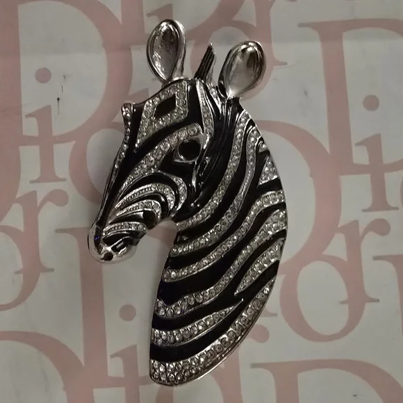 Zebra π¦ Brooch Charm New - Picture 12 of 13